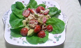 アボガド、ミニトマトと貝柱のごまだれサラダ