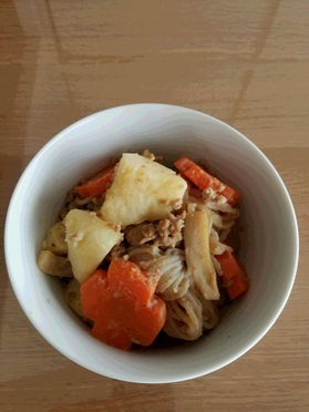 当日分の副菜の「ジャガイモとニンジンのそぼろ煮」