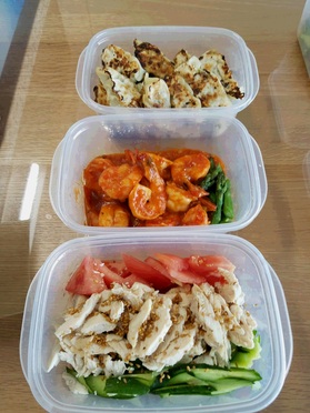 翌日分はタッパーに取り分け、冷蔵庫で保存