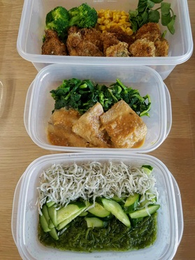 3日目分もタッパーに取り分け、冷蔵庫で保存