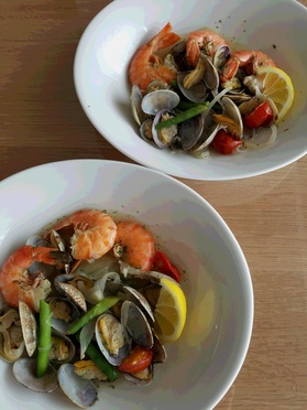 翌日分の副菜の「アサリとエビのアクアパッツァ」