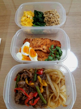 3日目分もタッパーに取り分け、冷蔵庫で保存