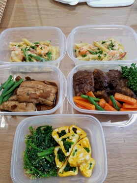 3日目分もタッパーに取り分け、冷蔵庫で保存