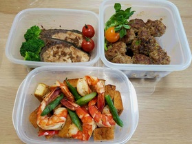 3日目分。タッパーに取り分け、冷蔵庫で保存