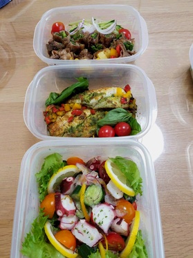 翌日分はタッパーに取り分け、冷蔵庫で保存