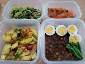 3日目分もタッパーに取り分け、冷蔵庫で保存