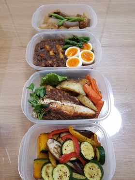 3日目分。タッパーに取り分け、冷蔵庫で保存