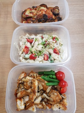 翌日分はタッパーに取り分け、冷蔵庫で保存