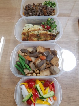 3日目分もタッパーに取り分け、冷蔵庫で保存