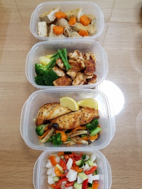 3日目分もタッパーに取り分け、冷蔵庫で保存