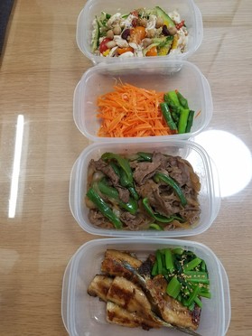 3日目分もタッパーに取り分け、冷蔵庫で保存