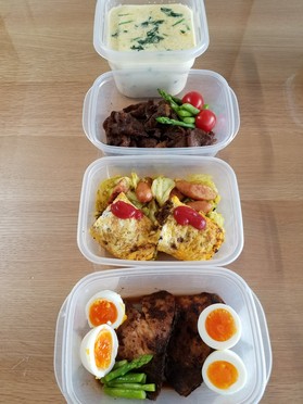 3日目分もタッパーに取り分け、冷蔵庫で保存