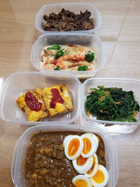 3日目分もタッパーに取り分け、冷蔵庫で保存