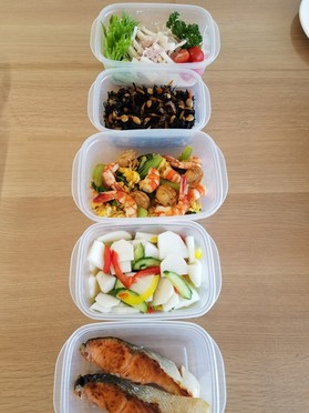 3日目分もタッパーに取り分け、冷蔵庫で保存