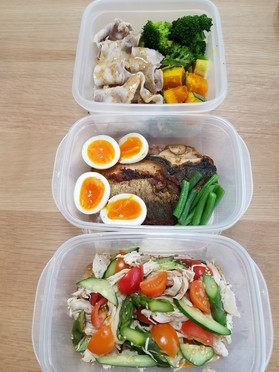 翌日分はタッパーに取り分け、冷蔵庫で保存