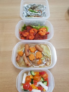 翌日分はタッパーに取り分け、冷蔵庫で保存