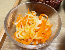 おせち料理の定番のなますですが、本日は洋風に仕上げました。